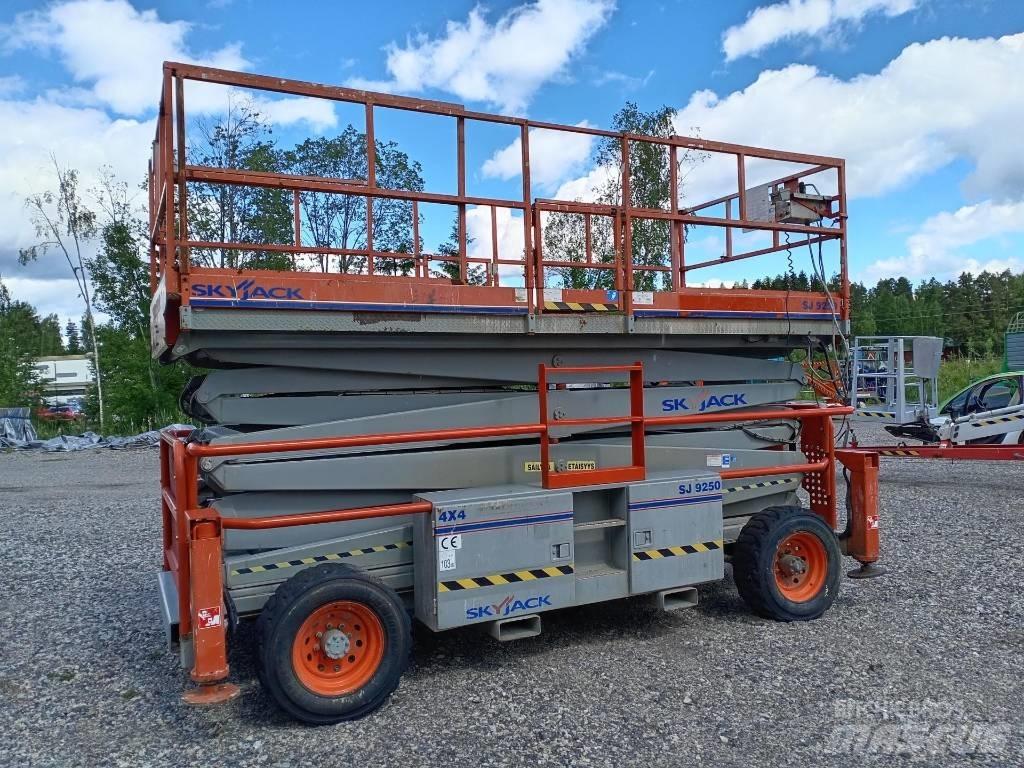 SkyJack SJ 9250 Šķerveida pacēlāji