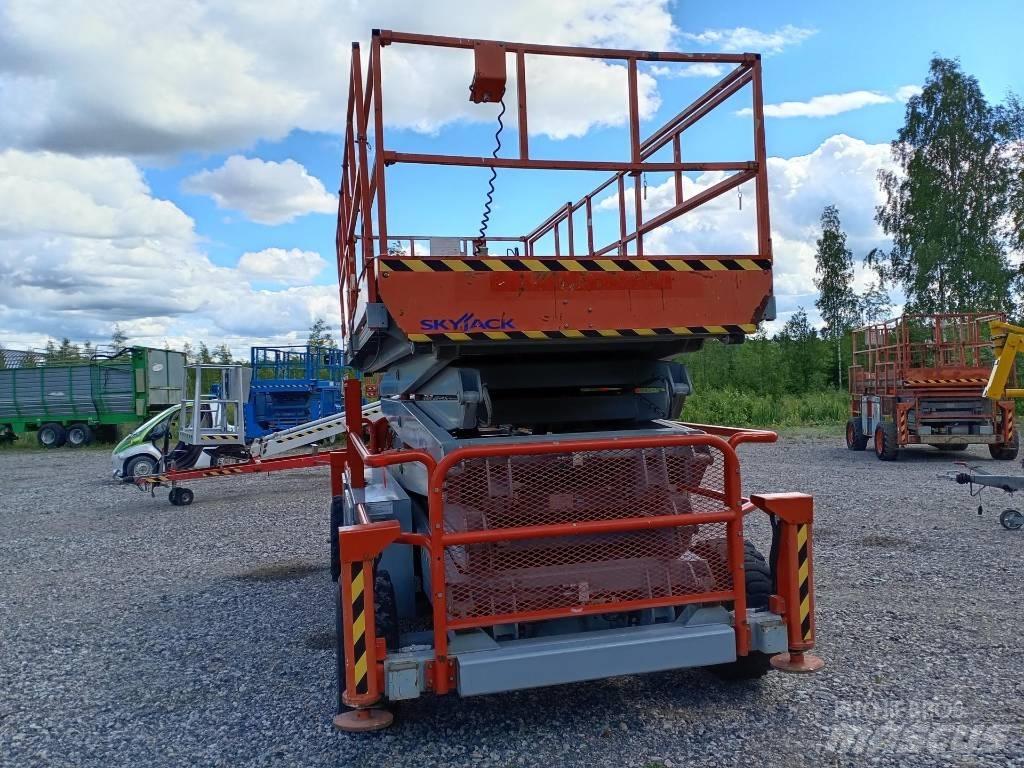SkyJack SJ 9250 Šķerveida pacēlāji
