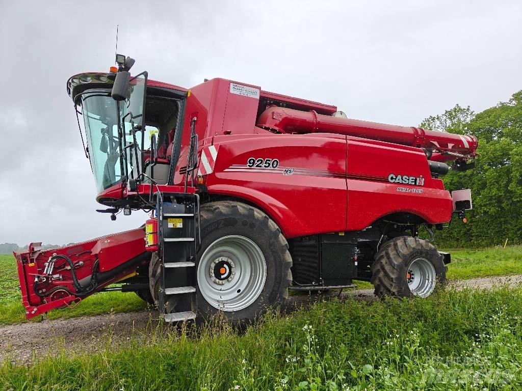 Case IH 9250 Ražas novākšanas kombaini