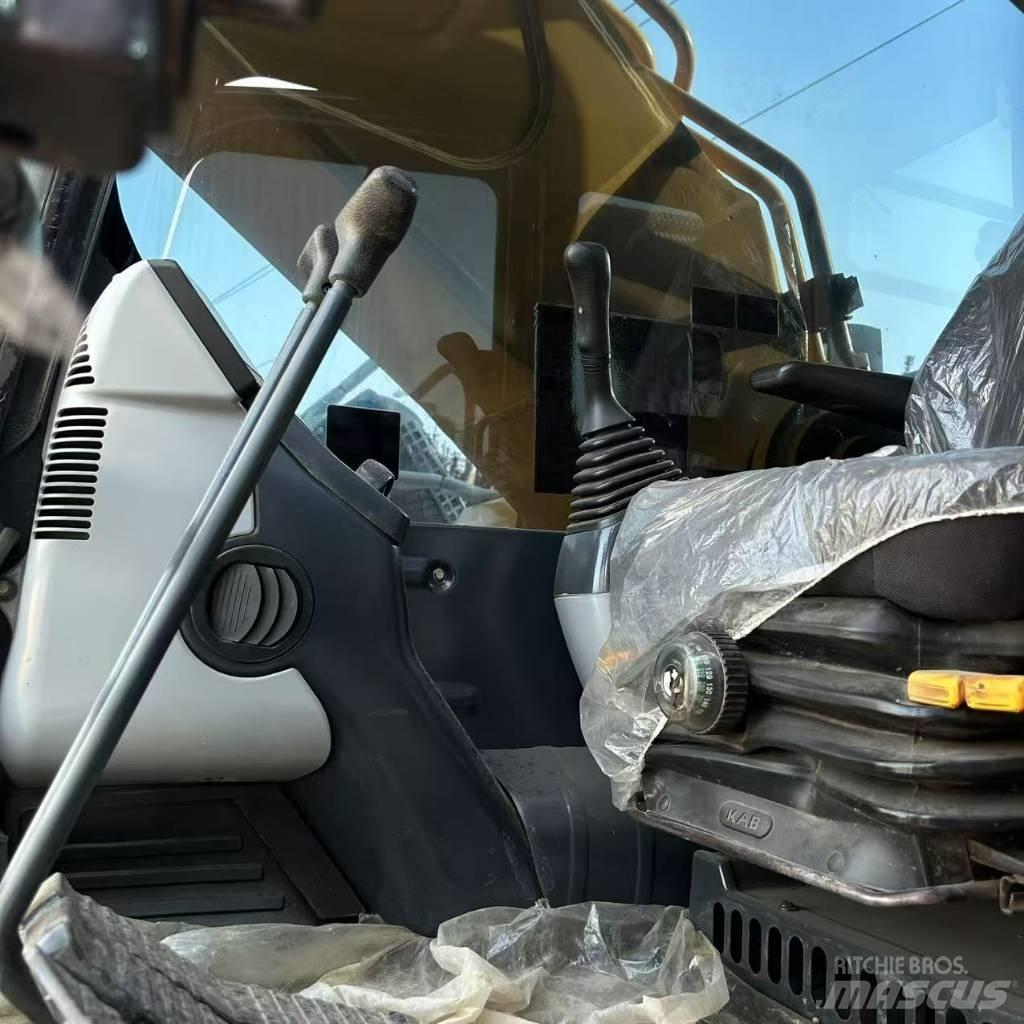 Komatsu 450 Kāpurķēžu ekskavatori