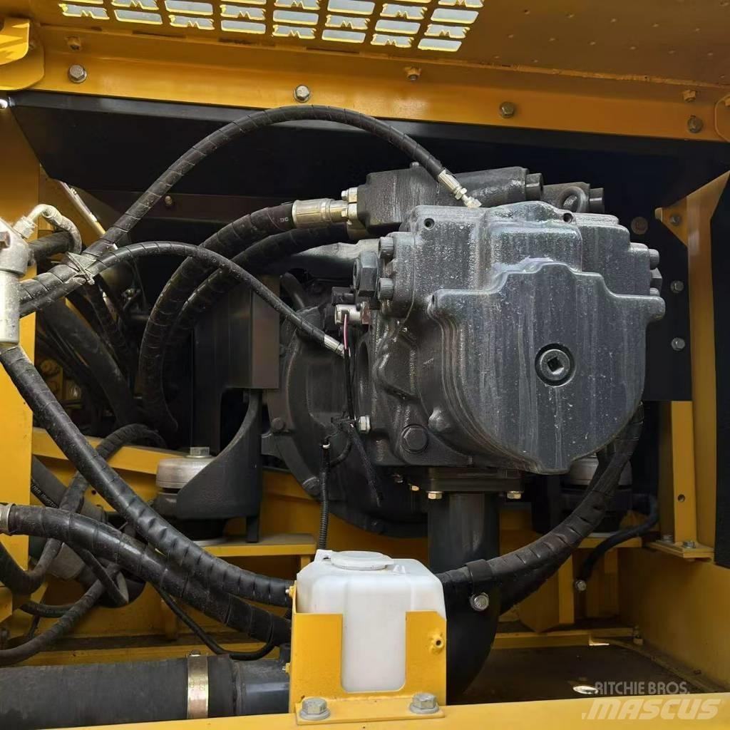 Komatsu 450 Kāpurķēžu ekskavatori