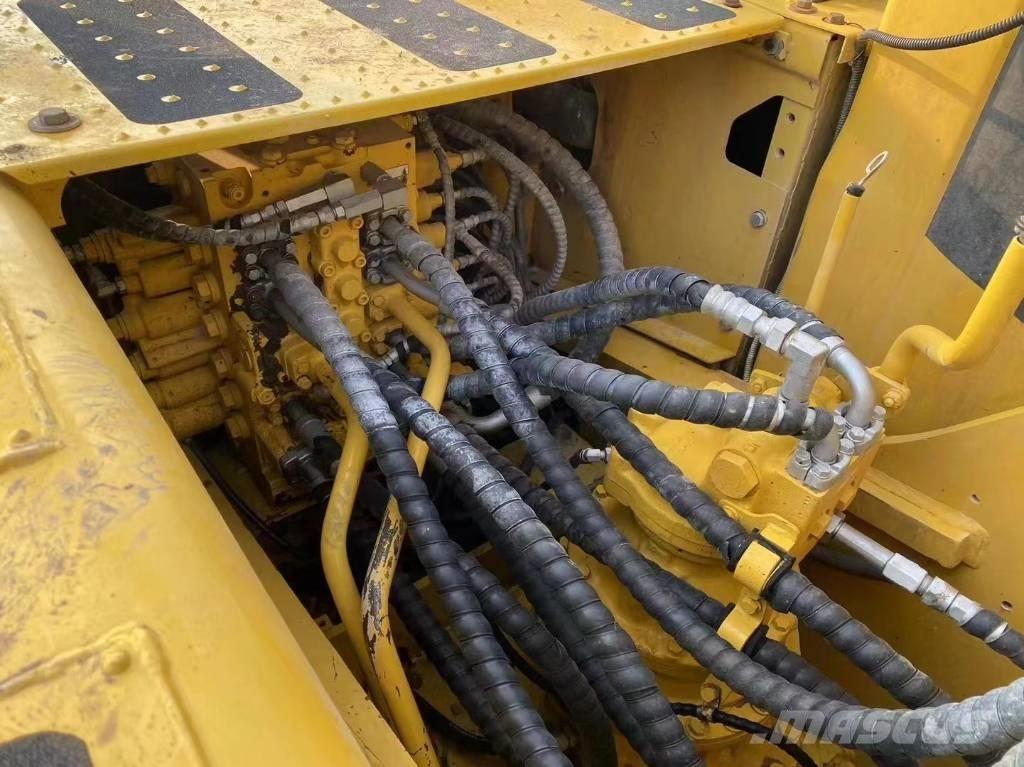 Komatsu pc 220 Kāpurķēžu ekskavatori