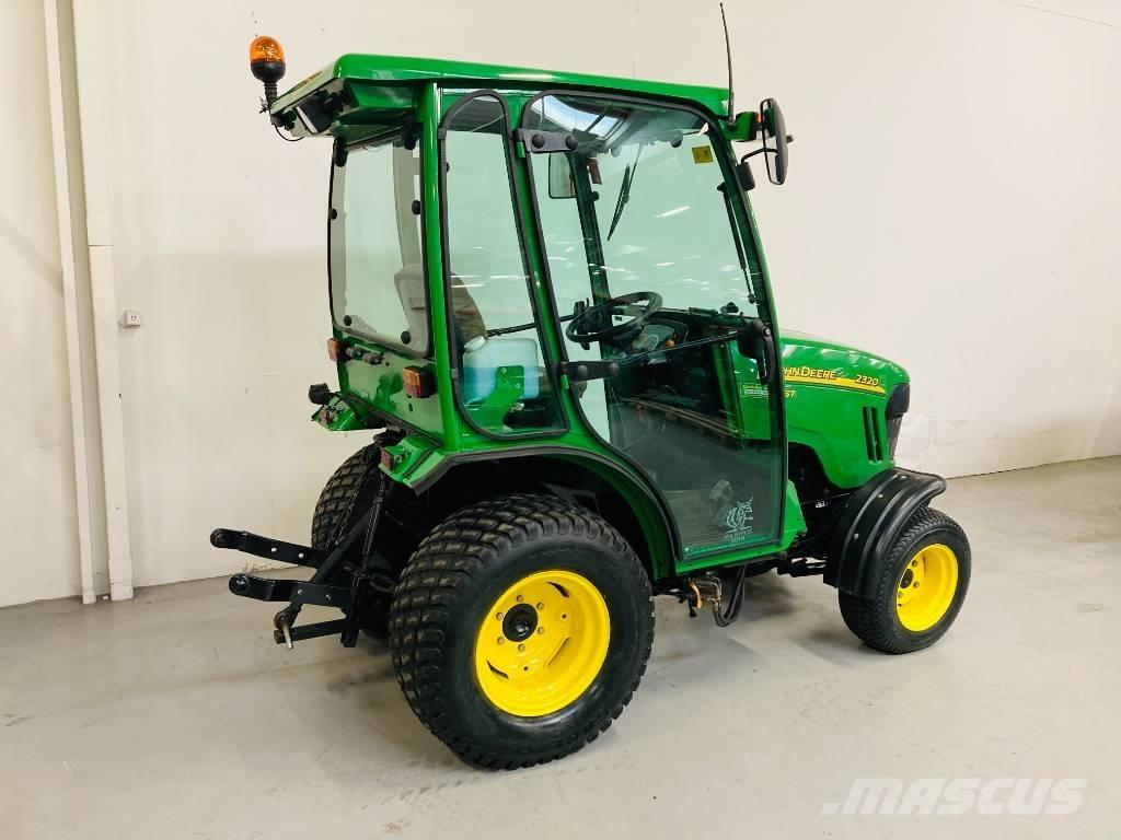John Deere 2320 Kompaktie traktori