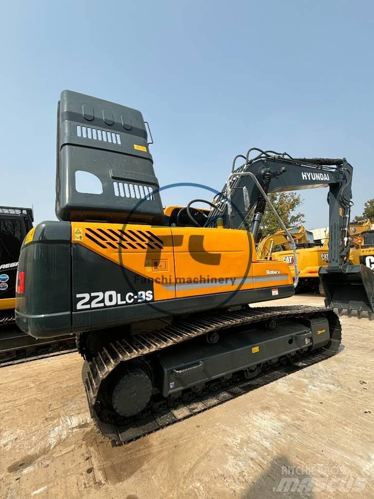 Hyundai 220 LC Kāpurķēžu ekskavatori