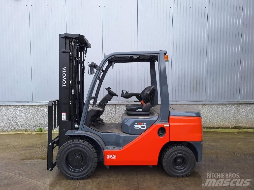 Toyota 52-8 FD F 30 Tehnika ar dīzeļa dzinēju