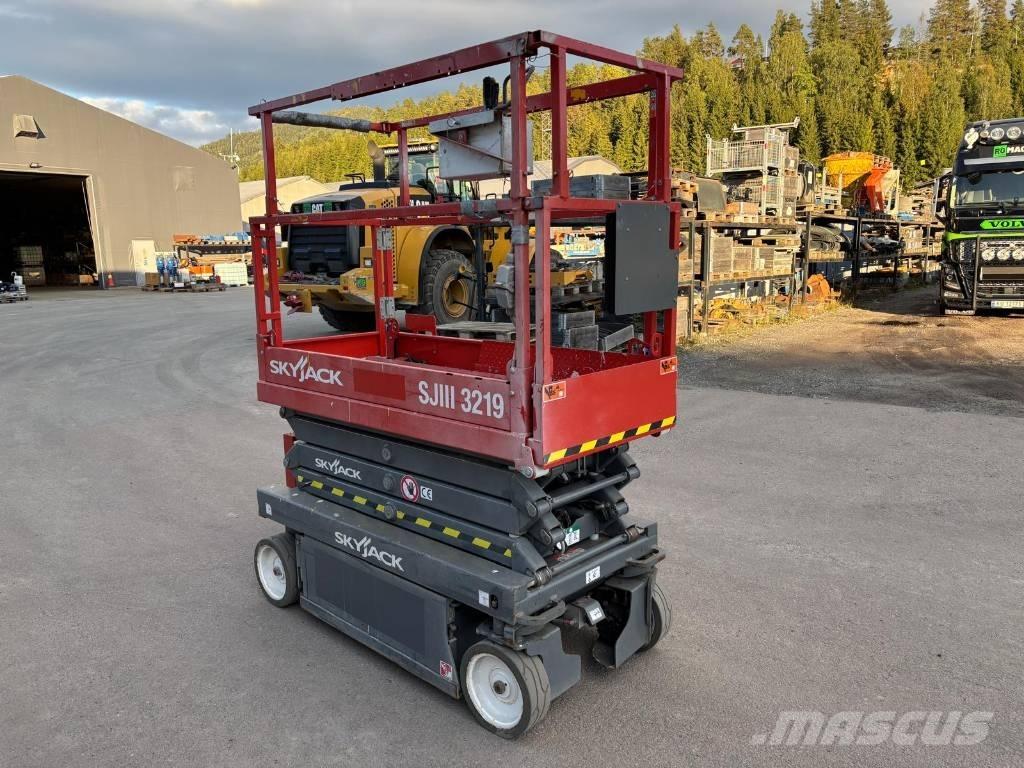 SkyJack SJ III 3219 Šķerveida pacēlāji