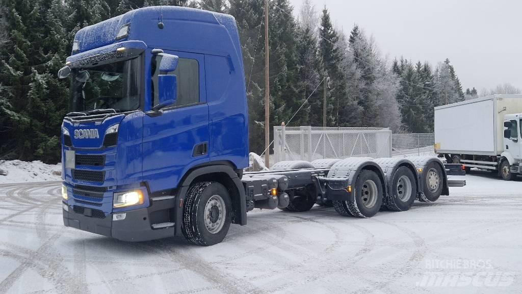 Scania R 560 8X4 ADR Šasija ar kabīni