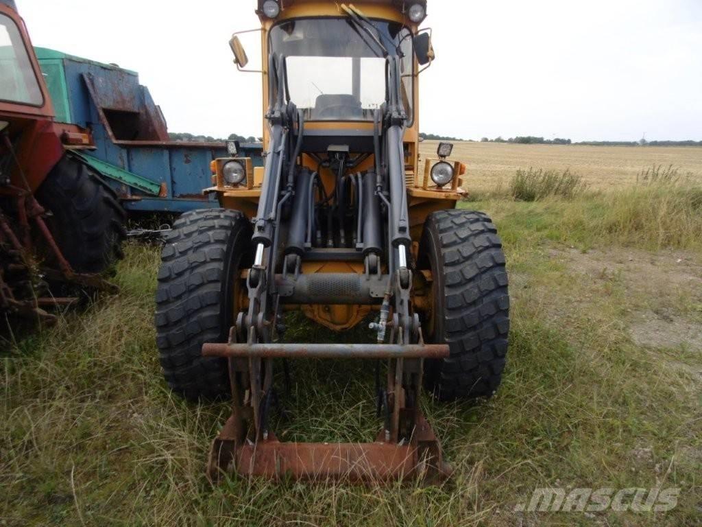 Volvo BM 4200 Iekrāvēji uz riteņiem