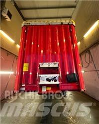 Krone Curtain Mega Tents puspiekabes