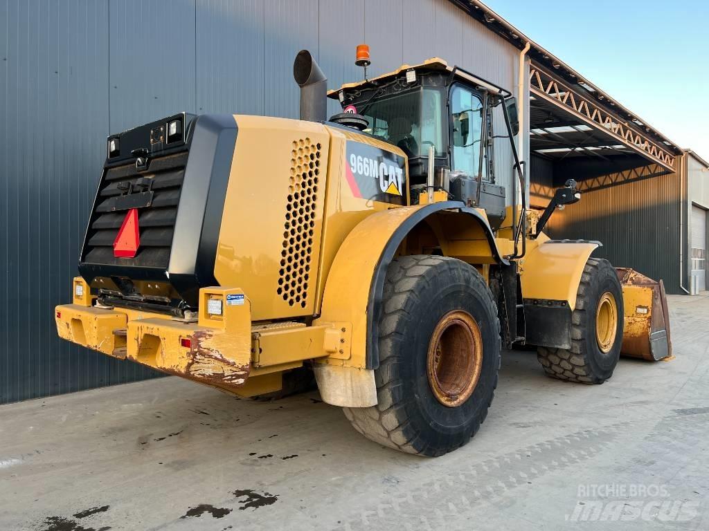 CAT 966M Iekrāvēji uz riteņiem