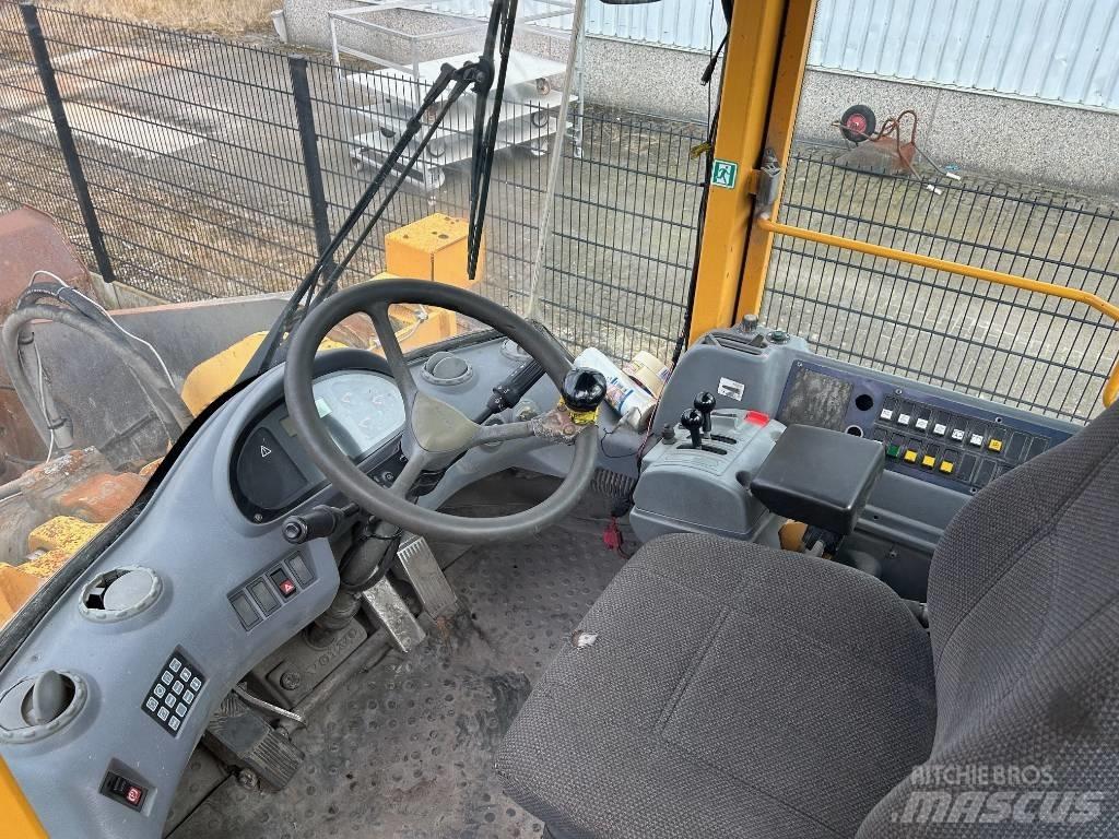 Volvo L 220 E Iekrāvēji uz riteņiem