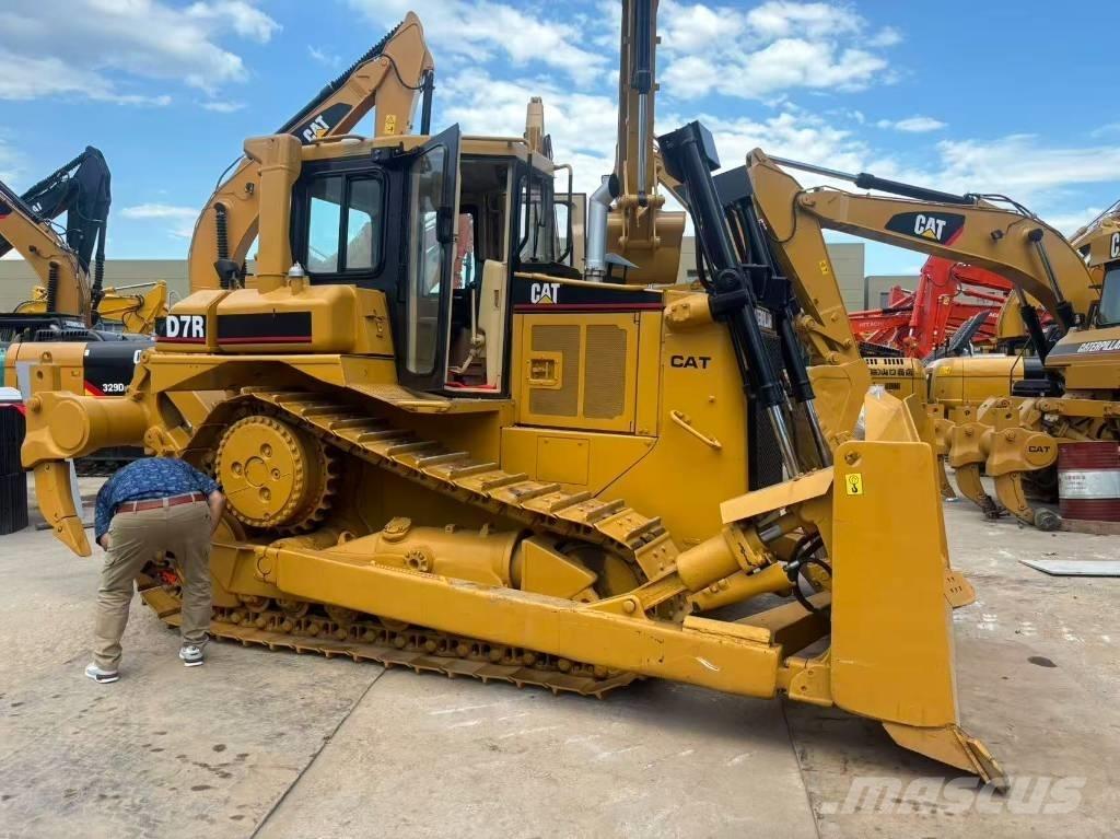 CAT D 7 R Kāpurķēžu buldozeri