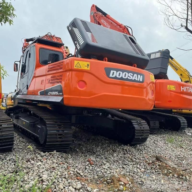 Doosan DX 225 Kāpurķēžu ekskavatori