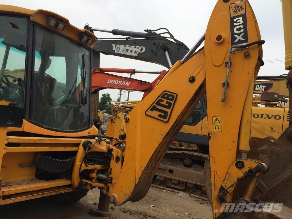 JCB 3CX Ekskavatori-iekrāvēji