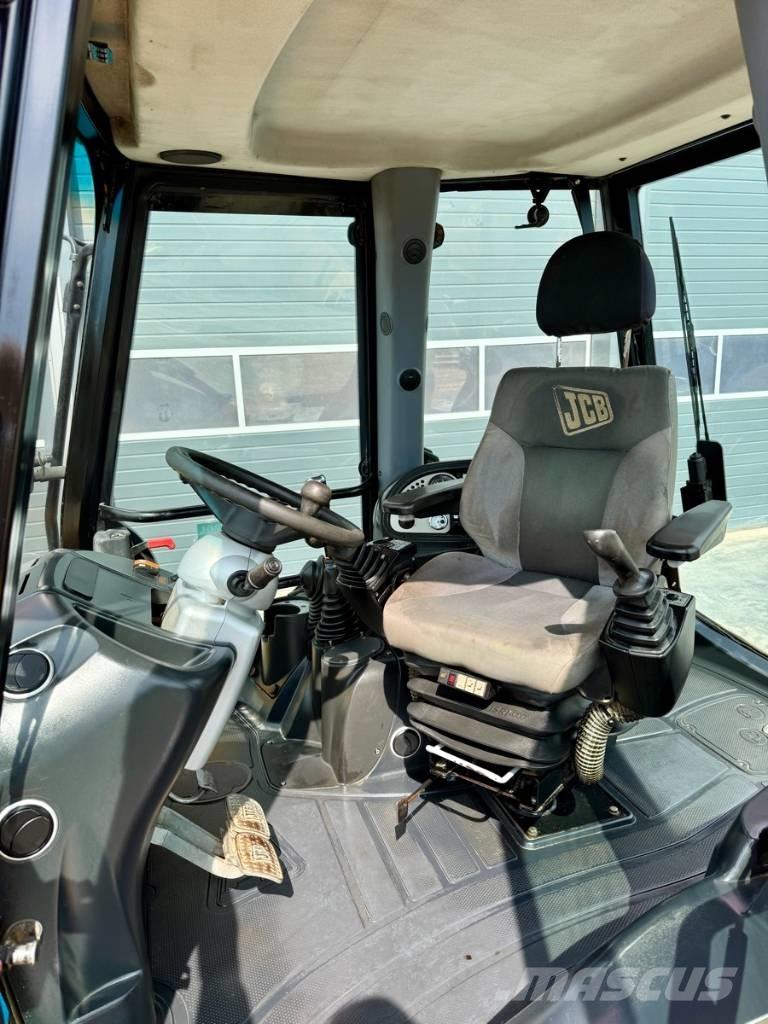 JCB 3 CX Ekskavatori-iekrāvēji