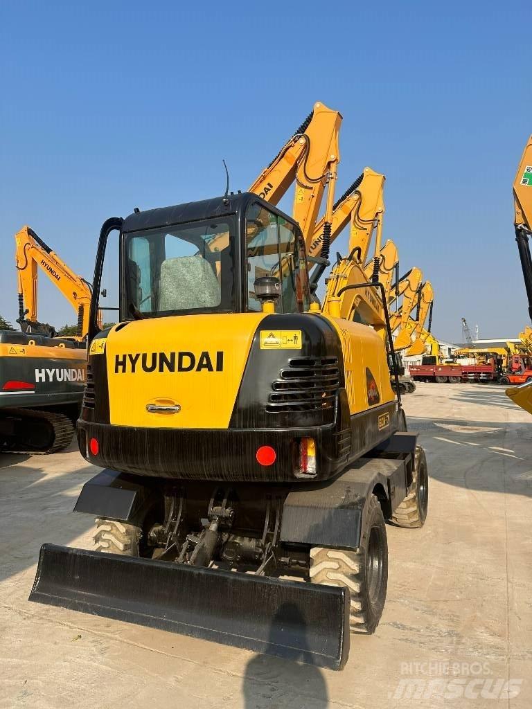 Hyundai Hyundai60W-7 Ekskavatori uz riteņiem