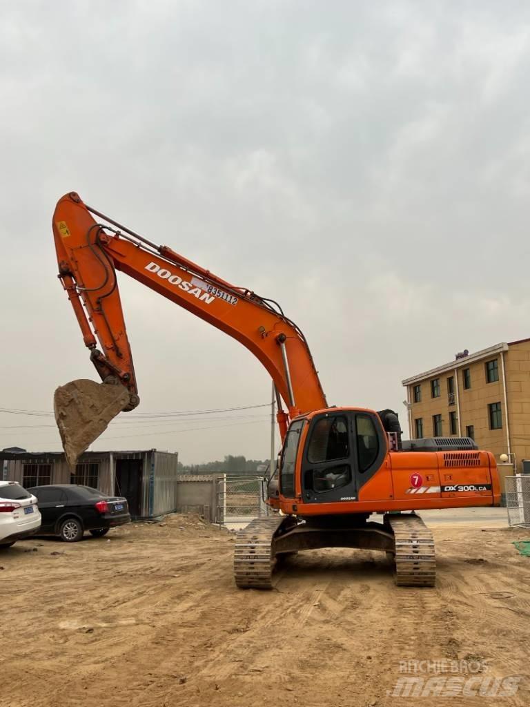 Doosan DX300LCA Kāpurķēžu ekskavatori
