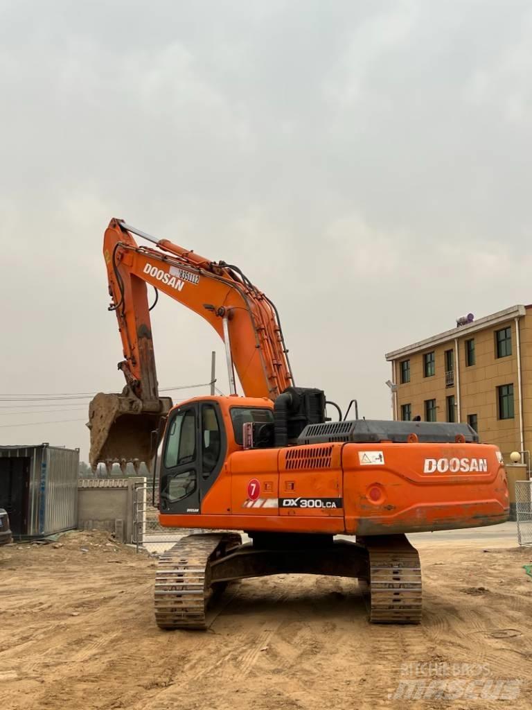 Doosan DX300LCA Kāpurķēžu ekskavatori