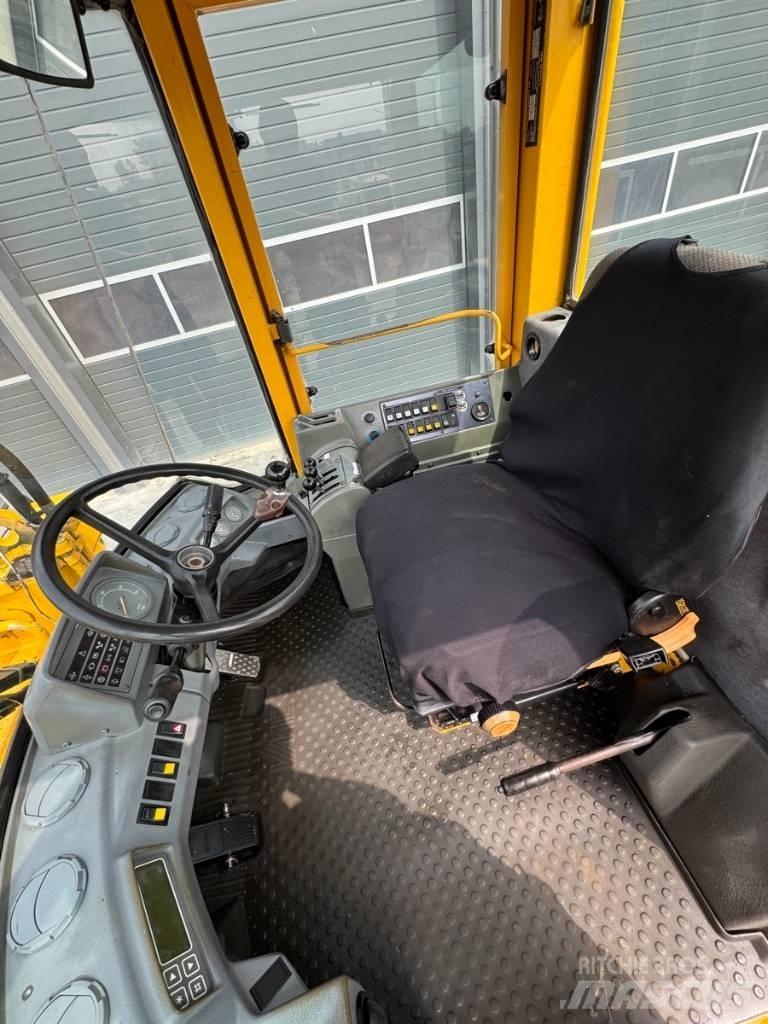 Volvo L90B Iekrāvēji uz riteņiem