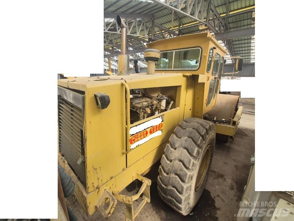 CAT CS 563 Divvalču grunts veltņi