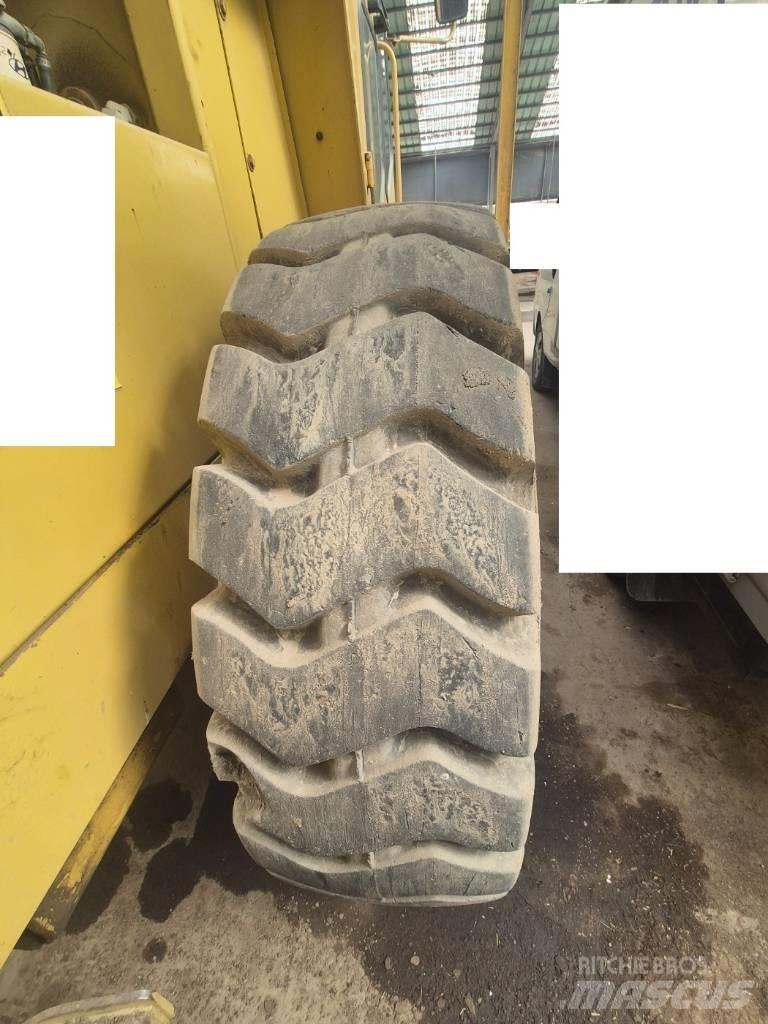 CAT CS 563 Divvalču grunts veltņi