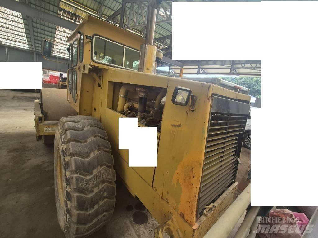 CAT CS 563 Divvalču grunts veltņi