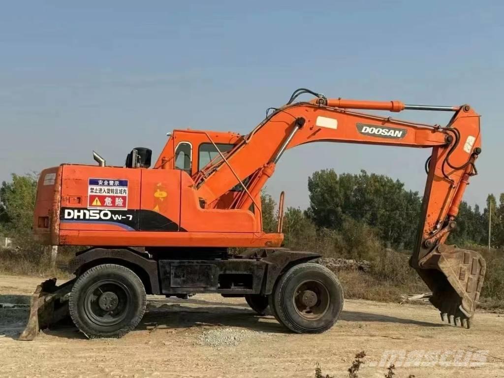Doosan DH150W Ekskavatori uz riteņiem