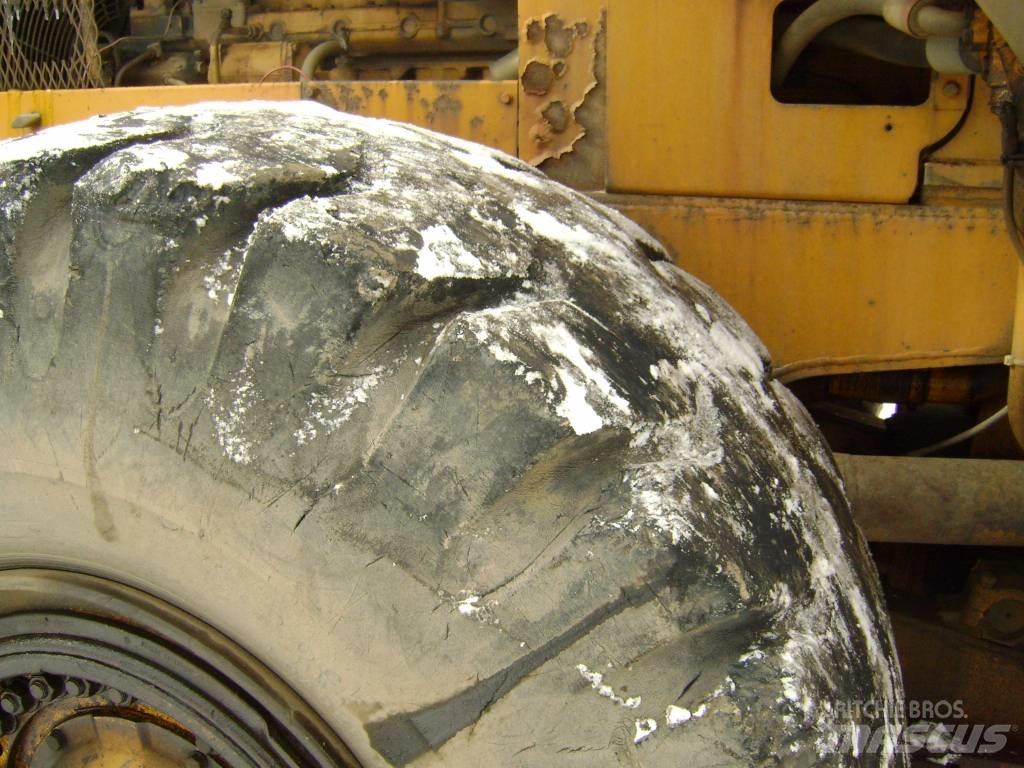 CAT 980B Iekrāvēji uz riteņiem
