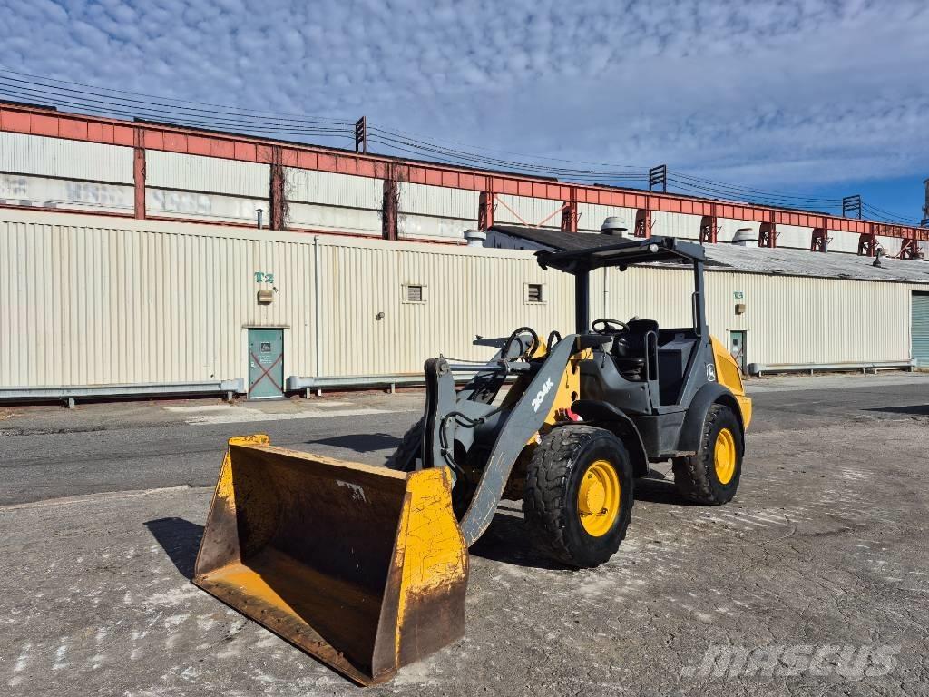 John Deere 204 K Iekrāvēji uz riteņiem