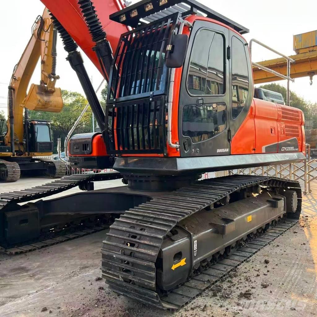 Doosan DX225LC-9C Kāpurķēžu ekskavatori