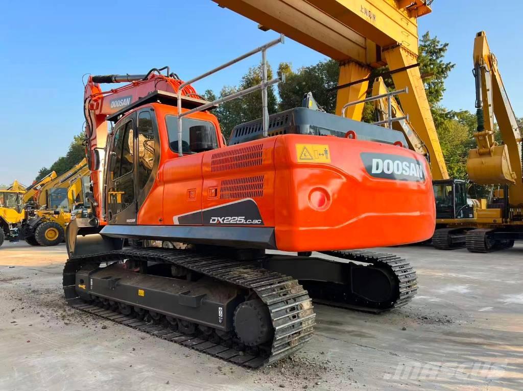 Doosan DX225LC-9C Kāpurķēžu ekskavatori