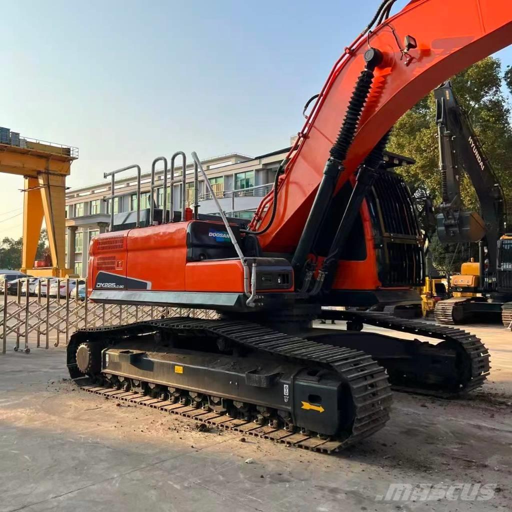 Doosan DX225LC-9C Kāpurķēžu ekskavatori