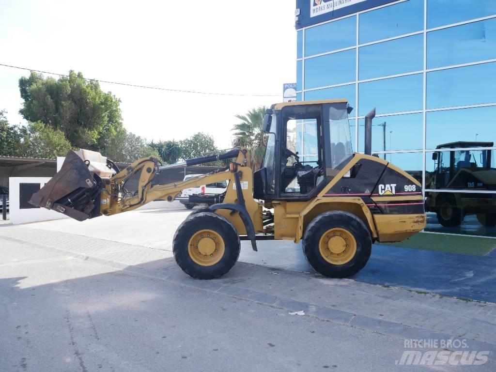 CAT 908 Iekrāvēji uz riteņiem