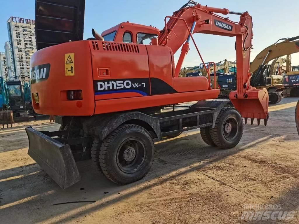 Doosan 150 W-7 Ekskavatori uz riteņiem