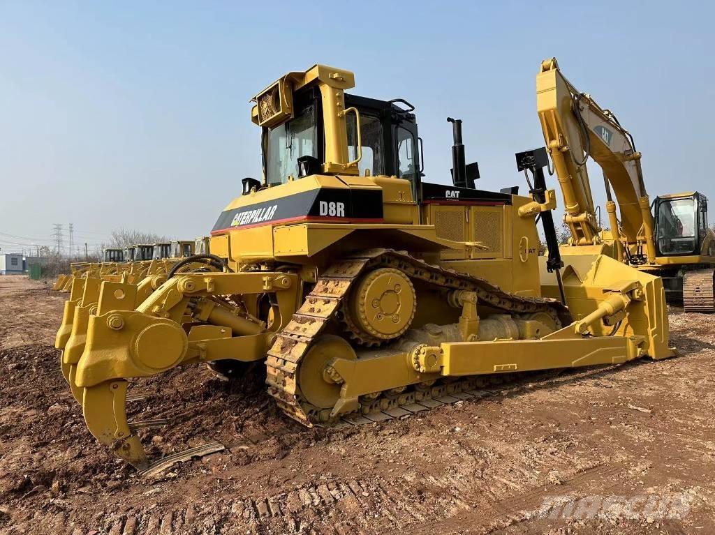 CAT D8R Kāpurķēžu buldozeri
