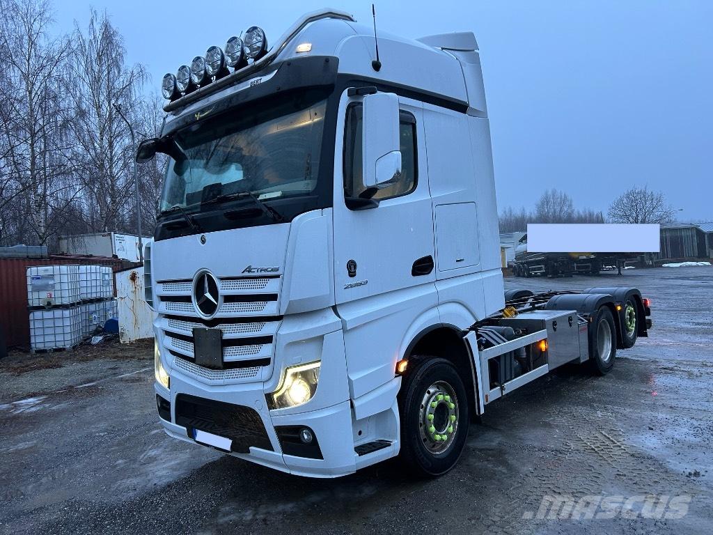 Mercedes-Benz 2853 Šasija ar kabīni