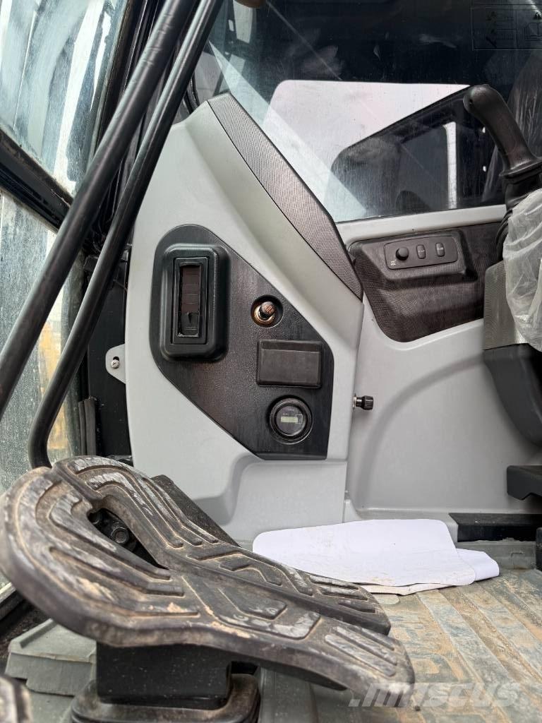 Hyundai HX 220 Kāpurķēžu ekskavatori