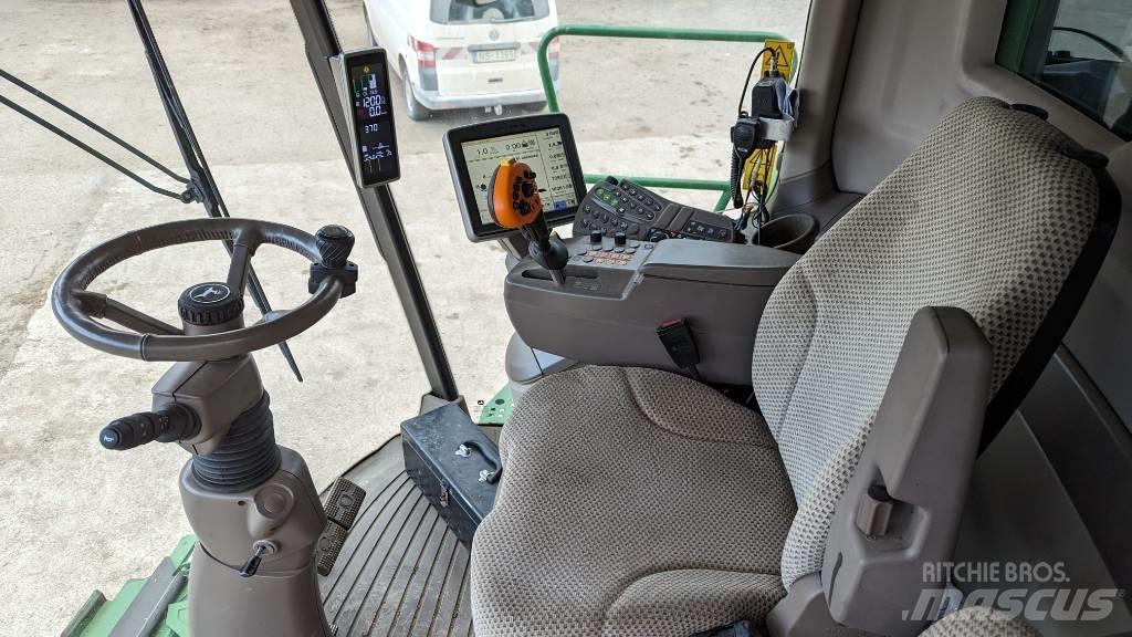 John Deere T 670 i Ražas novākšanas kombaini