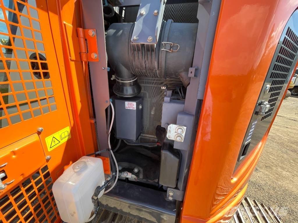 Hitachi ZX 135 US-6 Kāpurķēžu ekskavatori