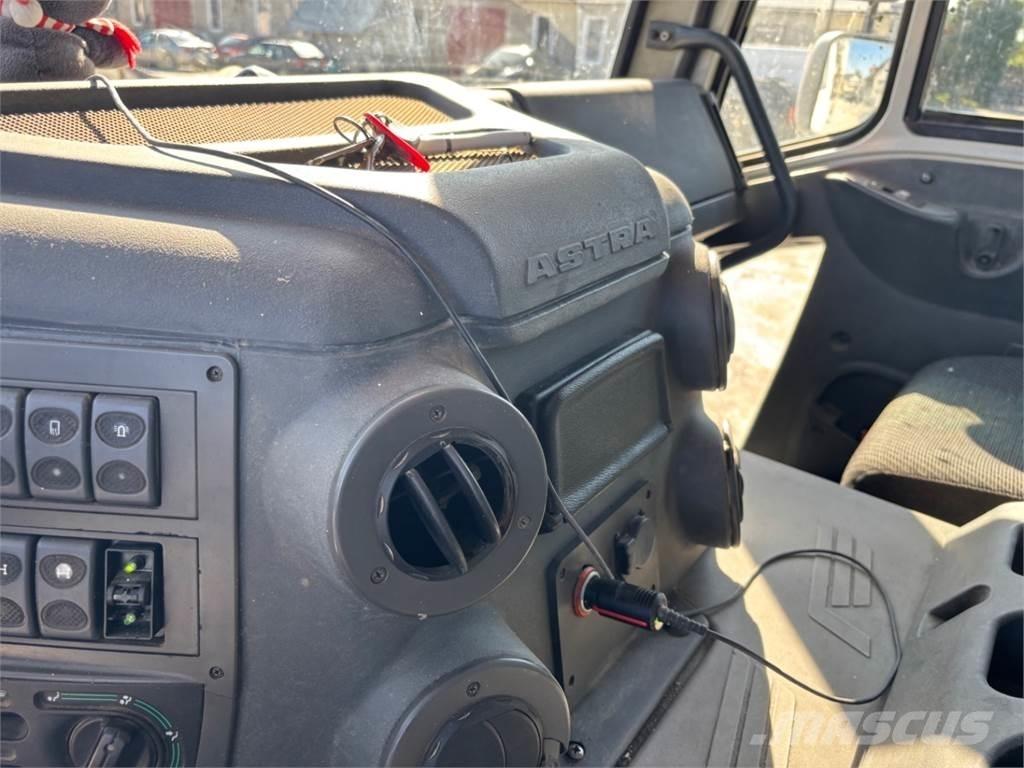 Astra HD8 8X6 Pašizgāzējs