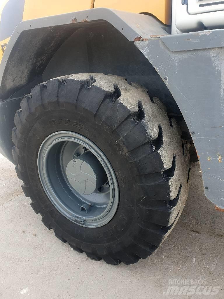 Liebherr L 524 Iekrāvēji uz riteņiem