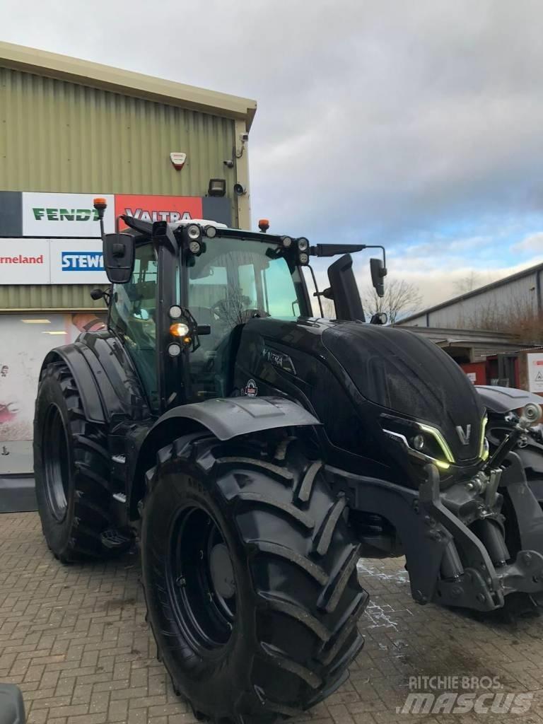Valtra T235V Traktori