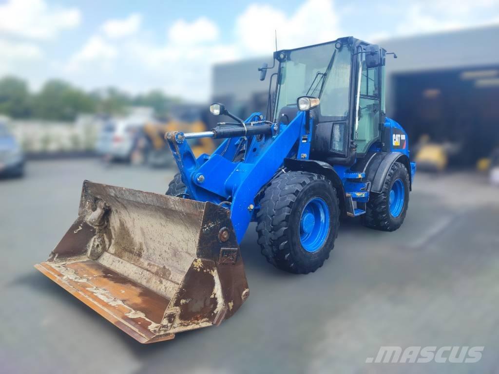 CAT 908 M Iekrāvēji uz riteņiem