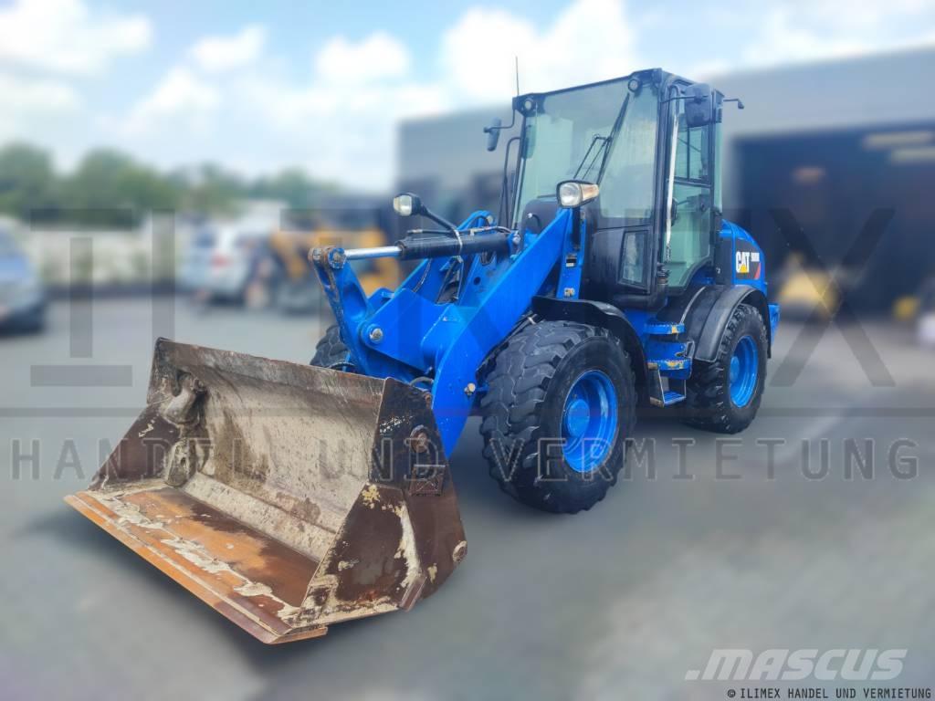 CAT 908 M Iekrāvēji uz riteņiem