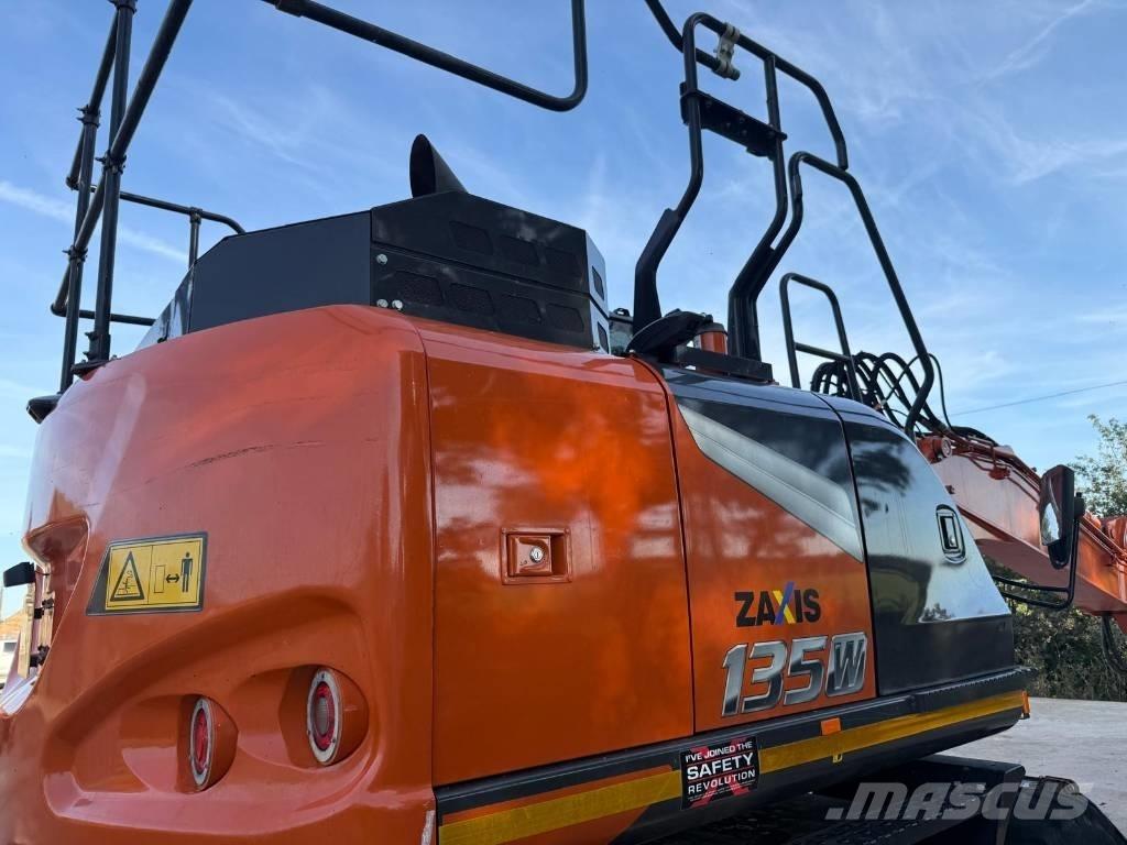 Hitachi ZX 135 W-7 Ekskavatori uz riteņiem