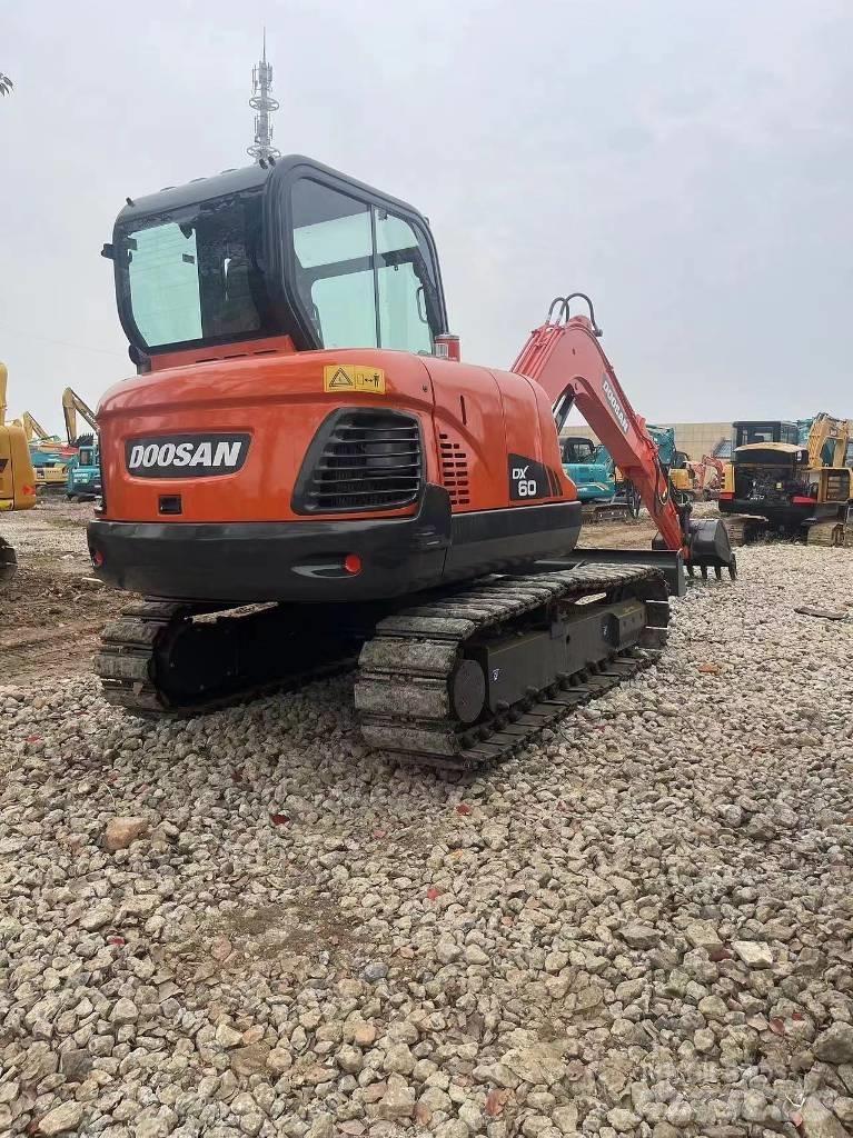 Doosan DX60 Mini ekskavatori < 7 t