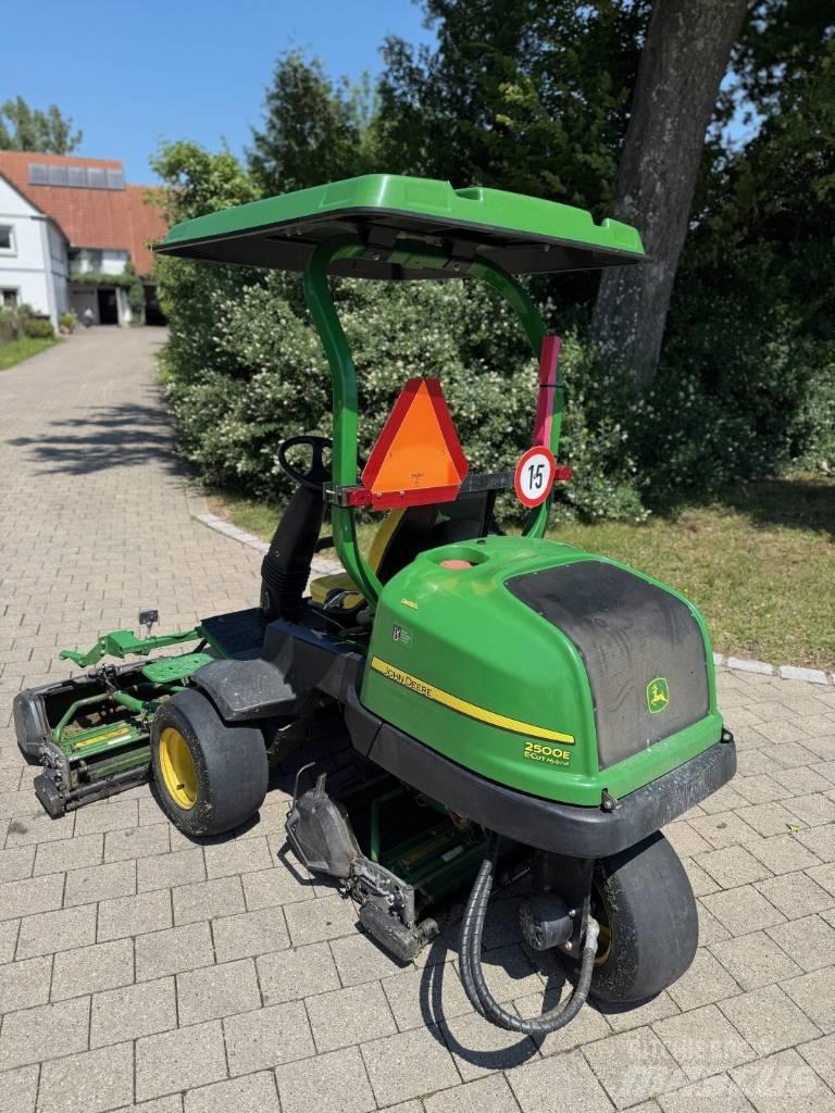 John Deere 2500 E Mauriņa pļaujmašīnas