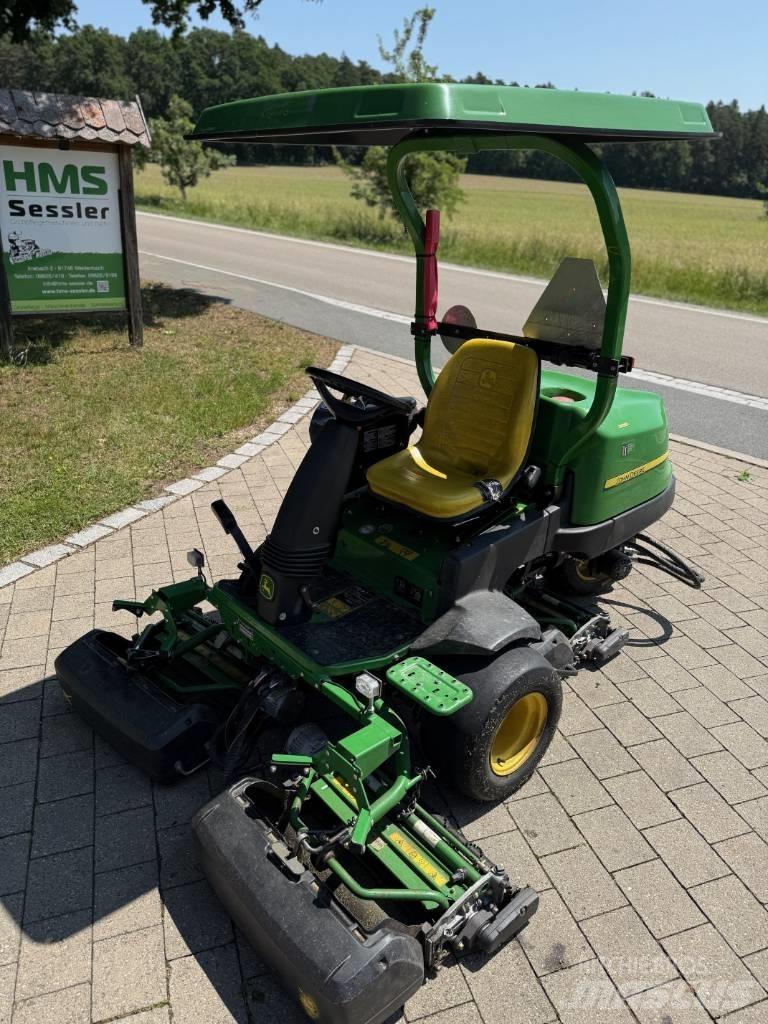 John Deere 2500 E Mauriņa pļaujmašīnas