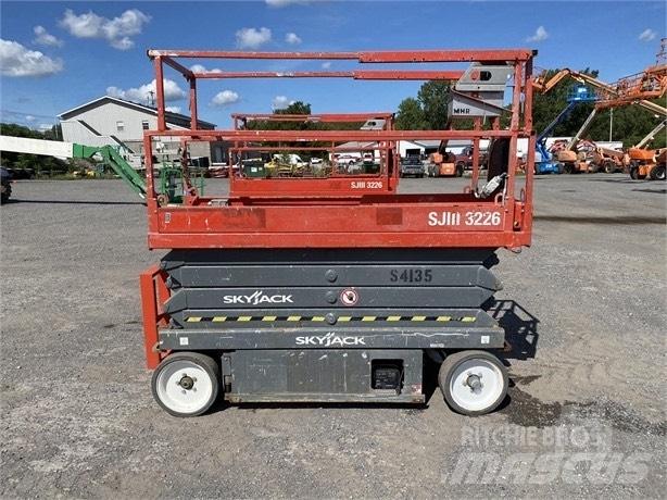 SkyJack SJ III 3226 Šķerveida pacēlāji