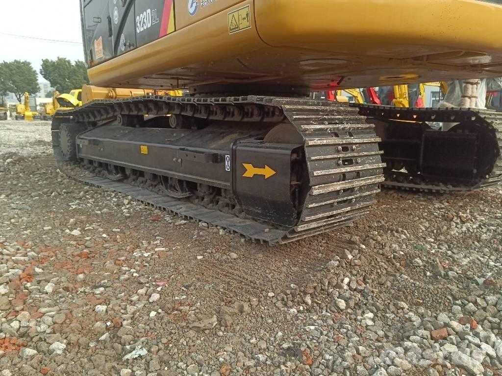 CAT 323 D Kāpurķēžu ekskavatori